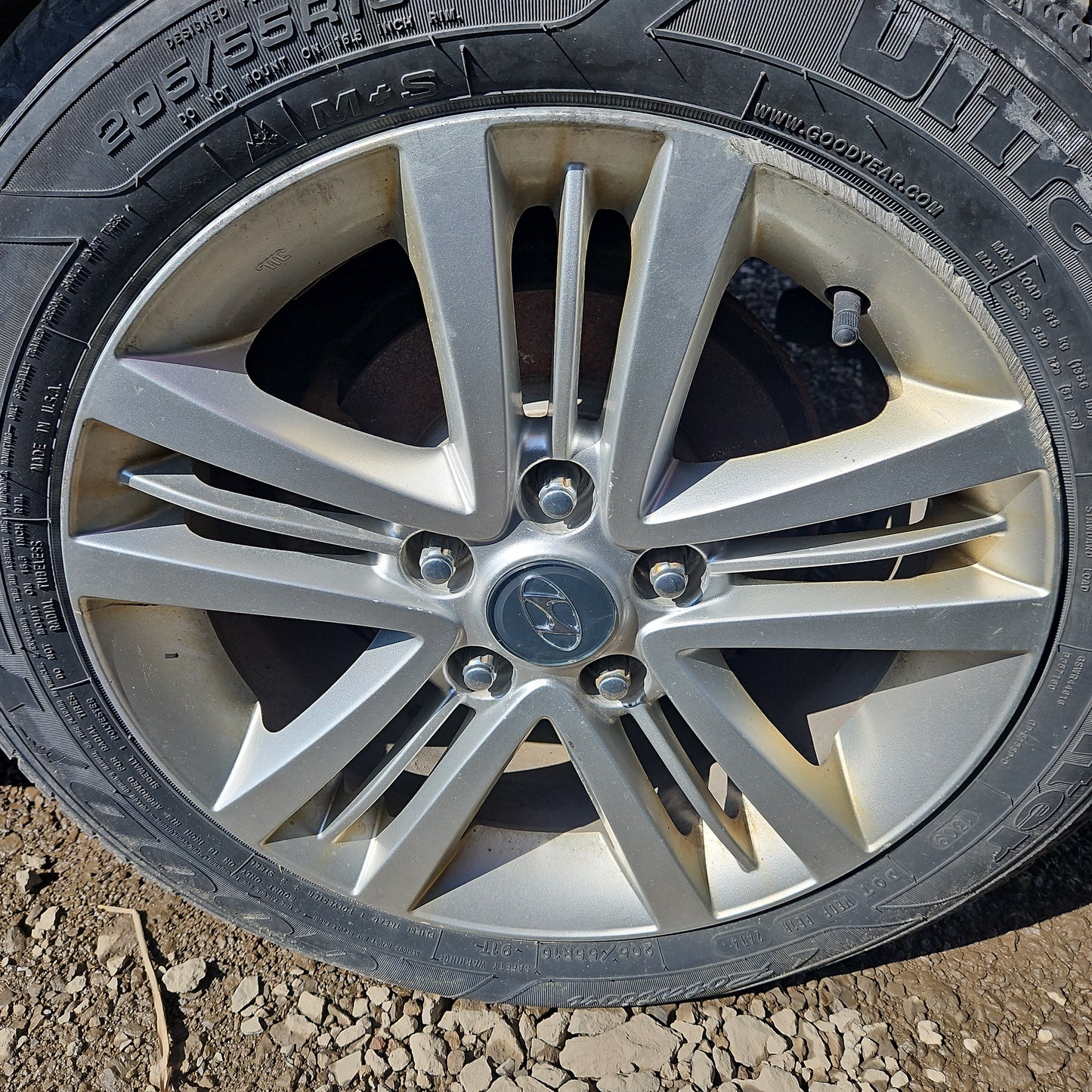 Rin Decorativo Hyundai 16"