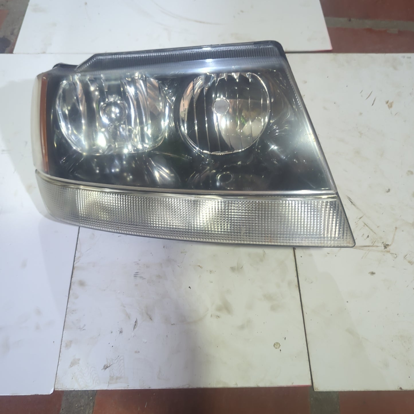 Faro Delantero Jeep Grand Cherokee