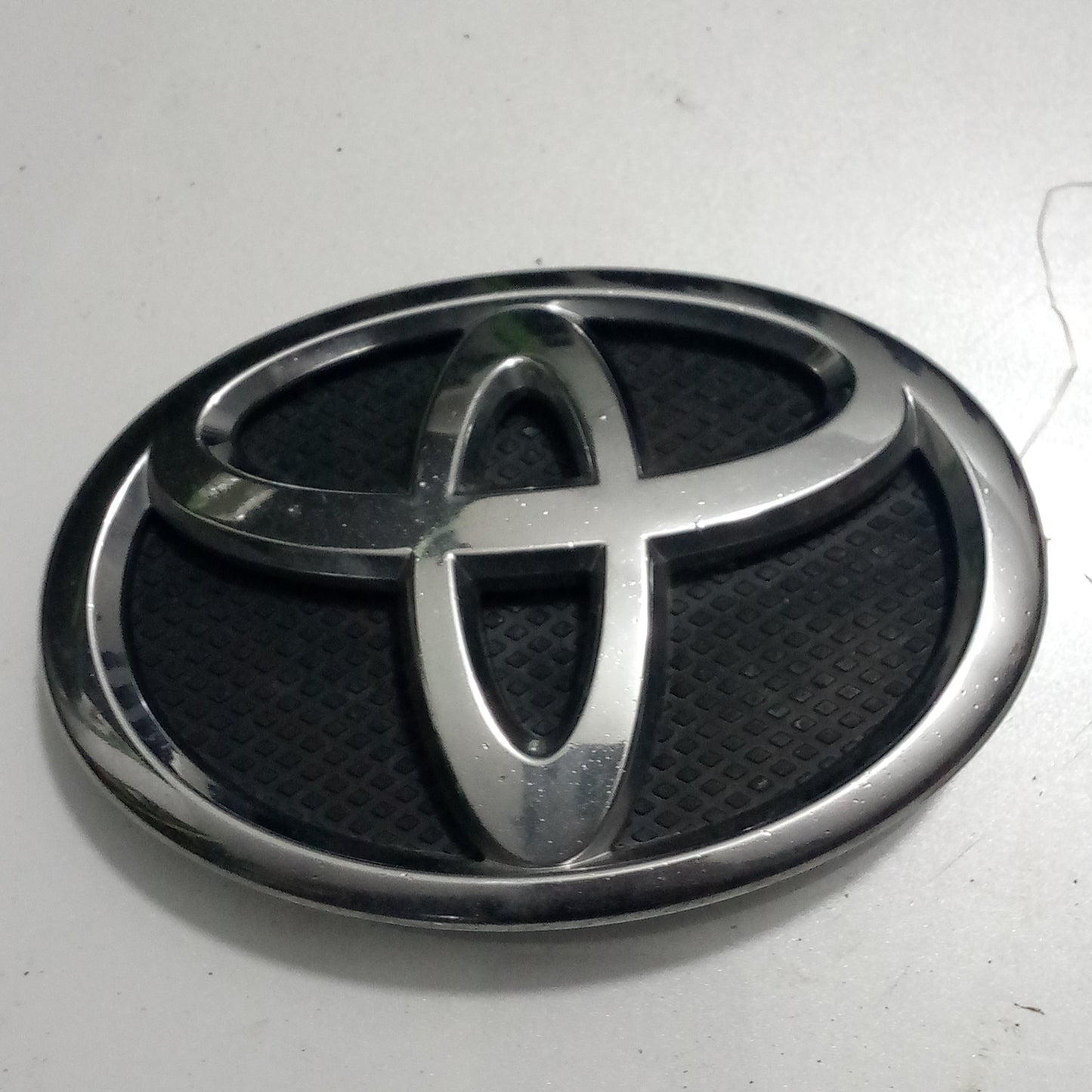 Emblema Parrilla Frontal Toyota Yaris Belta