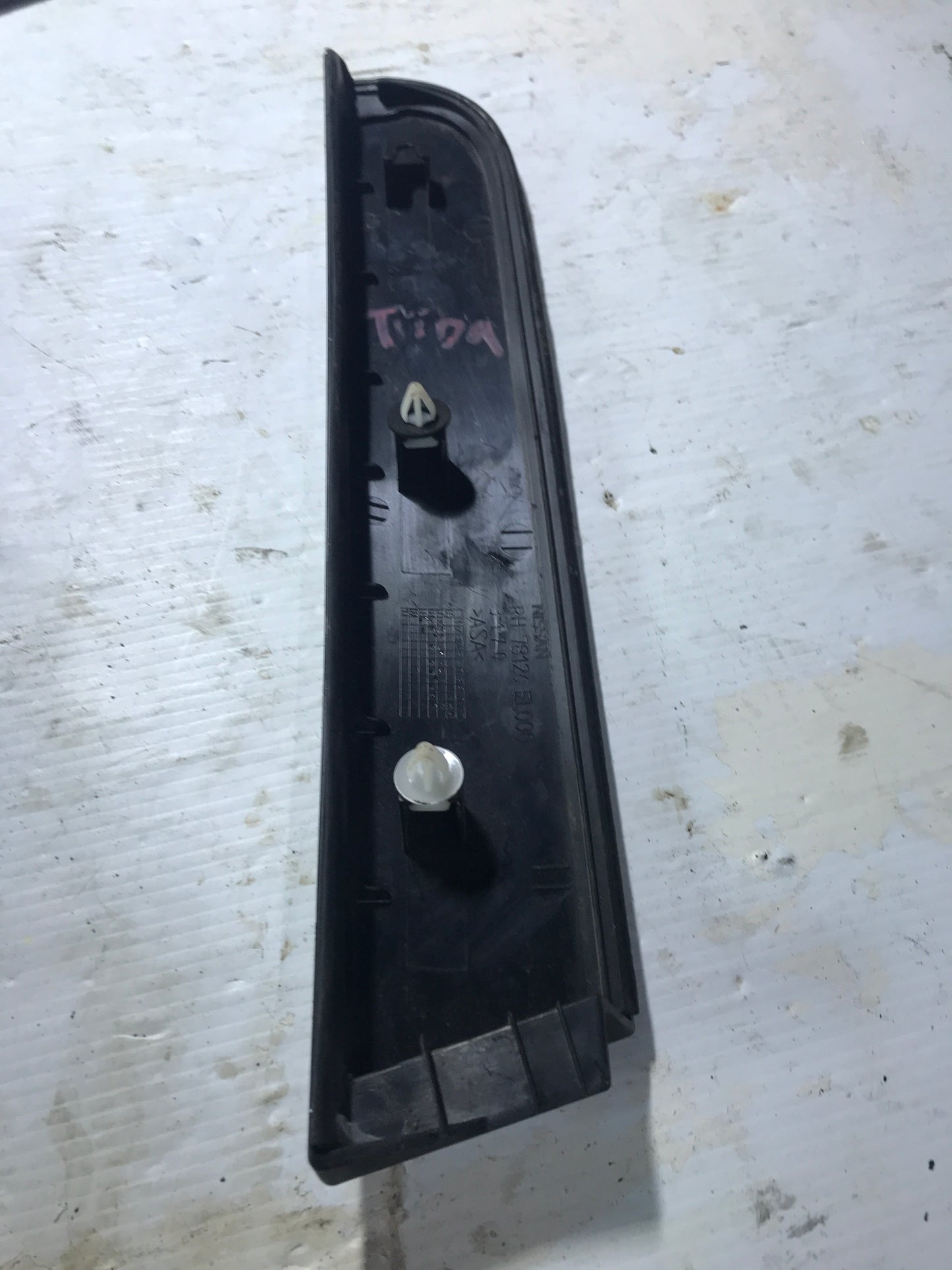 Moldura Externa Ventana  Puerta Trasera Nissan Tiida 2007