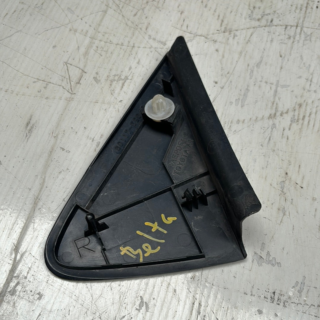 Tapa Triangulo Retrovisor Yaris Belta